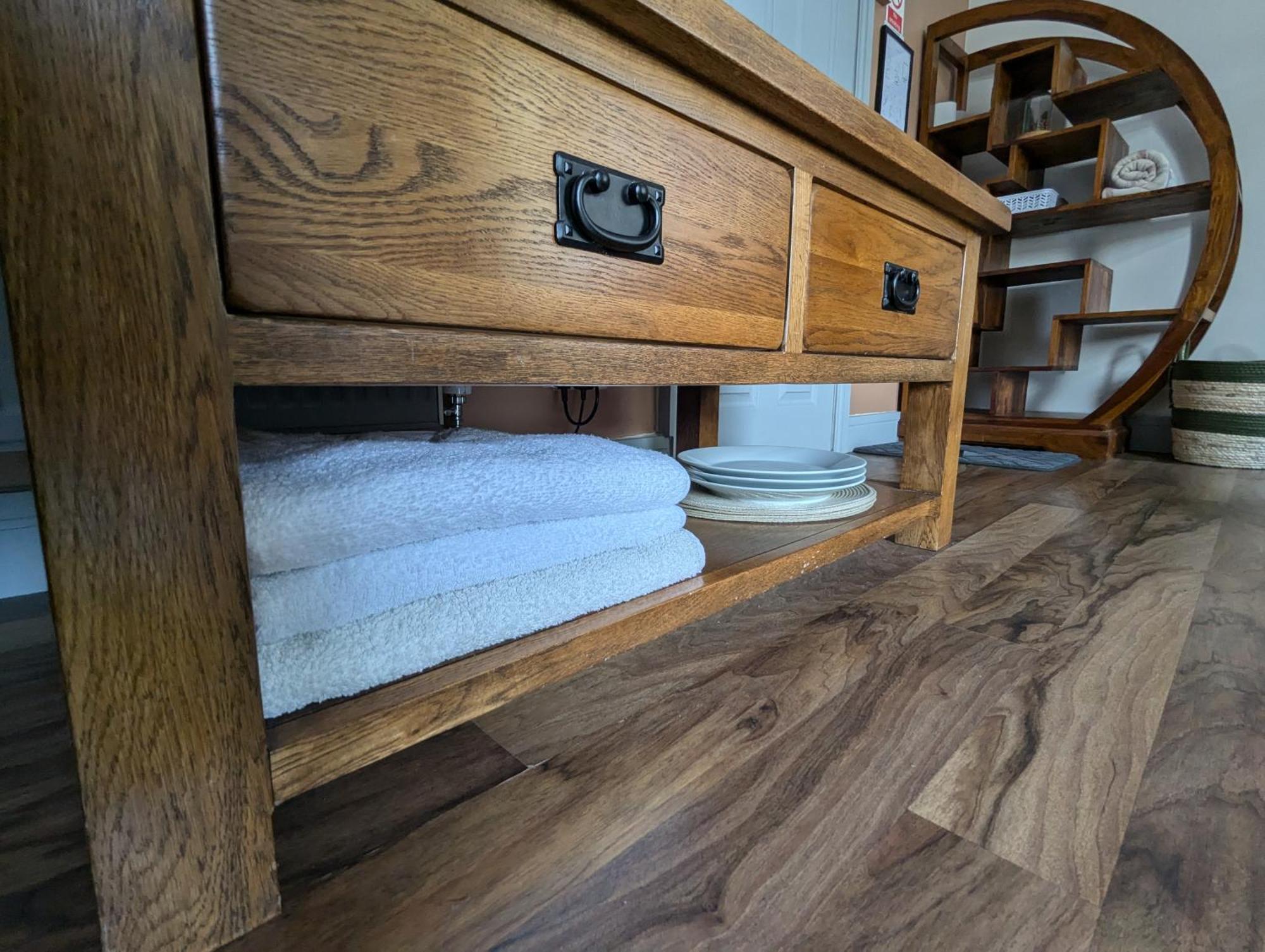 R5 - Triple Retreat - Near Beach, Parks, Trails, - Wifi, Free Parking - Self Catering Séjour chez l'habitant *