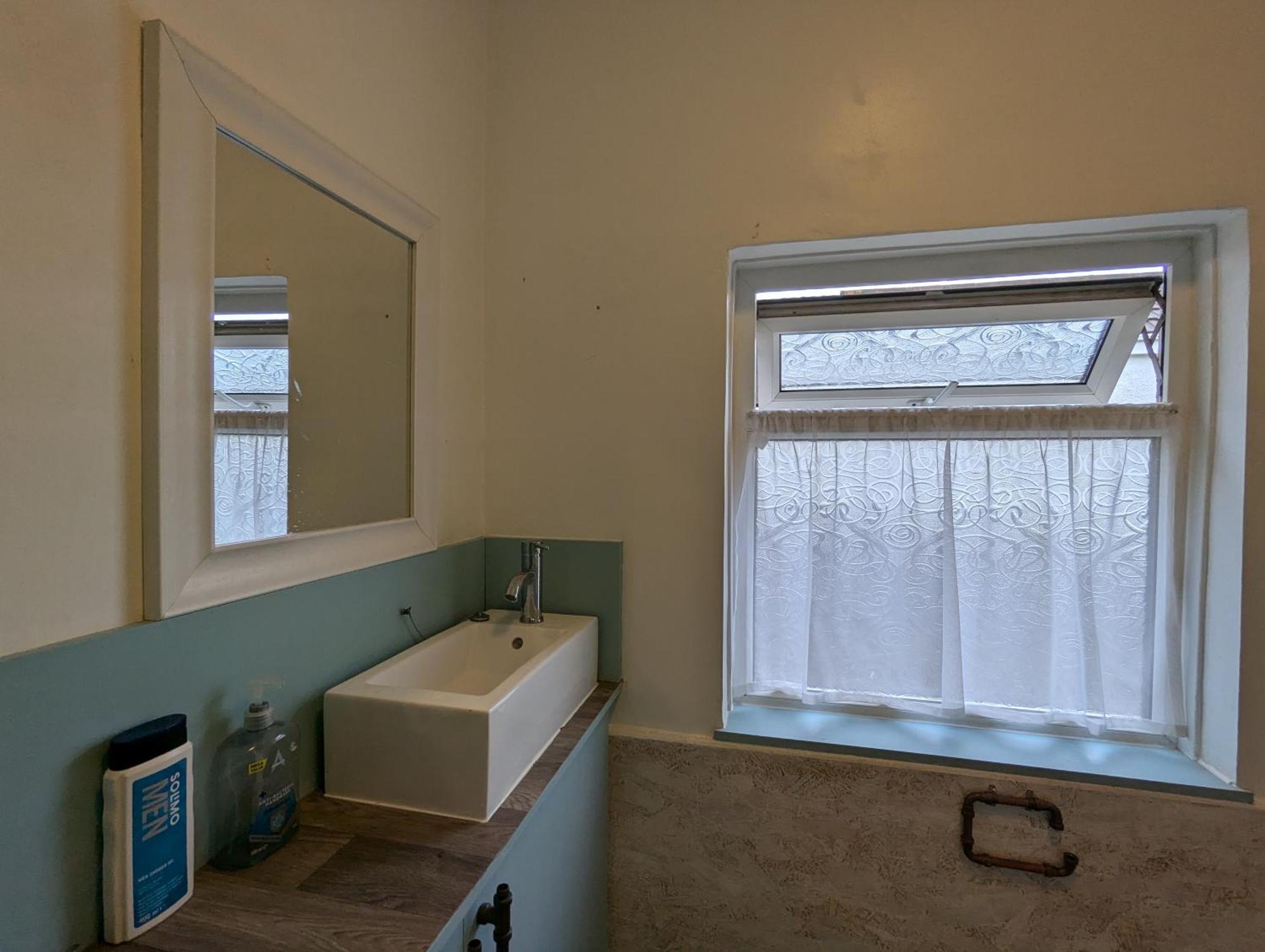 R5 - Triple Retreat - Near Beach, Parks, Trails, - Wifi, Free Parking - Self Catering Séjour chez l'habitant *