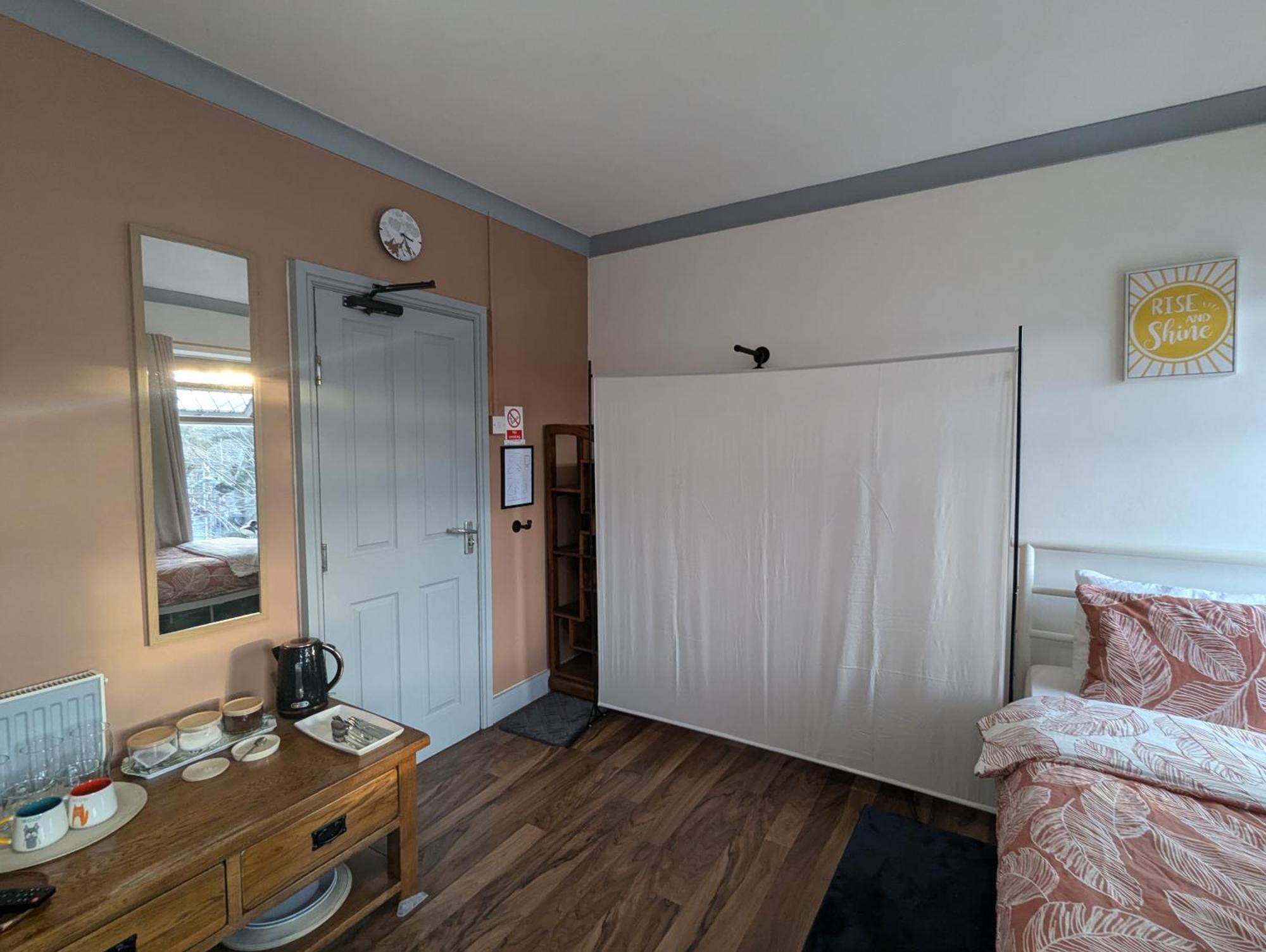 Séjour chez l'habitant R5 - Triple Retreat - Near Beach, Parks, Trails, - Wifi, Free Parking - Self Catering Swansea