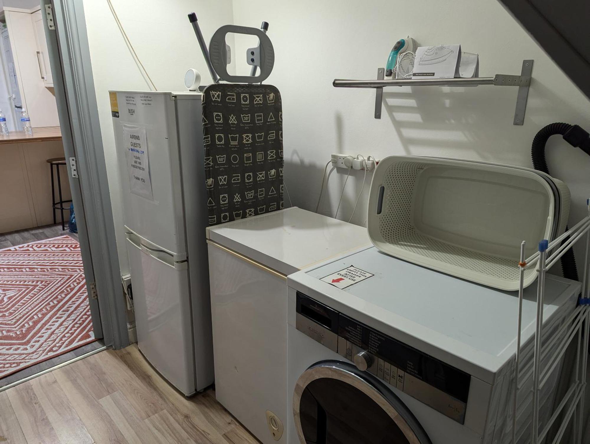 R5 - Triple Retreat - Near Beach, Parks, Trails, - Wifi, Free Parking - Self Catering Séjour chez l'habitant Swansea